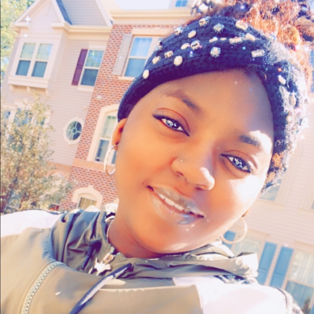 Meet your Posher, Charonda